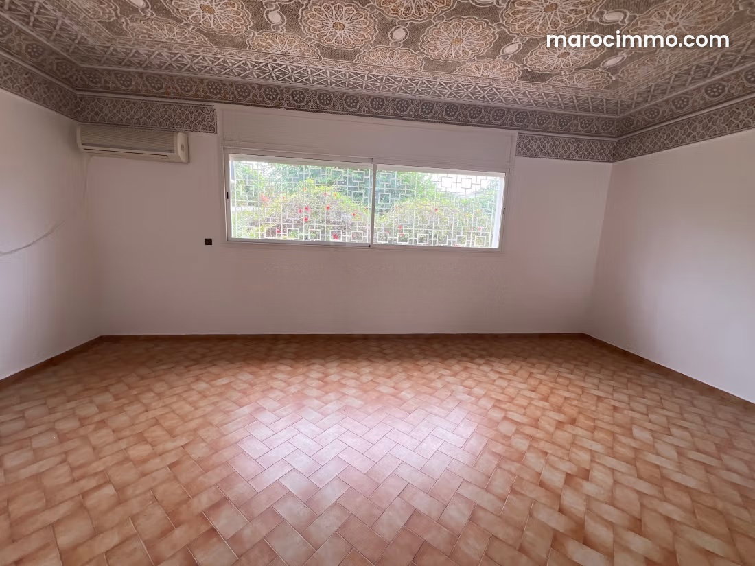 Single-storey villa on 1,890 sqm with swimming pool, Souissi, Rabat — Rabat