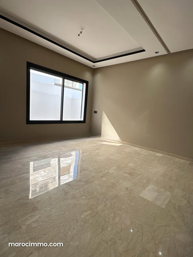 Studio qvide a Louer Quartier Les Hôpitaux — 3