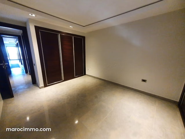 Apt 180m2 semi meuble a louer Bd Zerktouni — 4