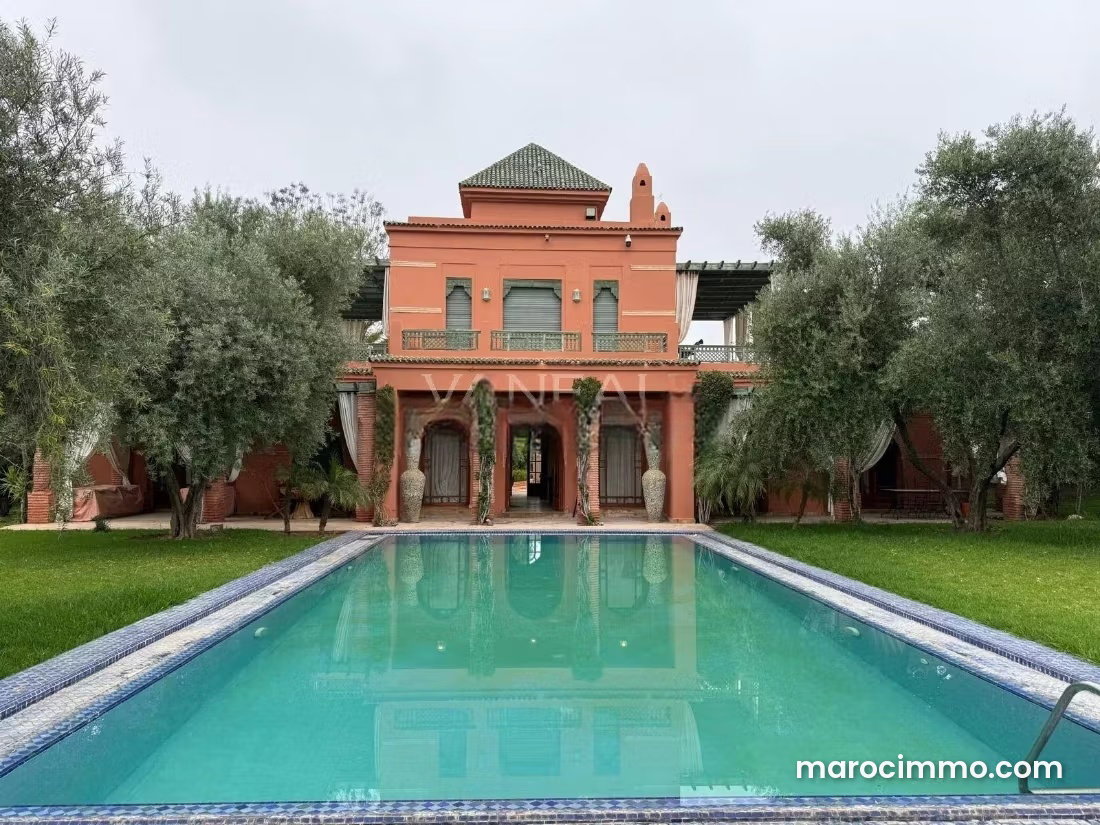 Villa neuve aux Portes de Marrakech, jardin et piscine — Marrakech