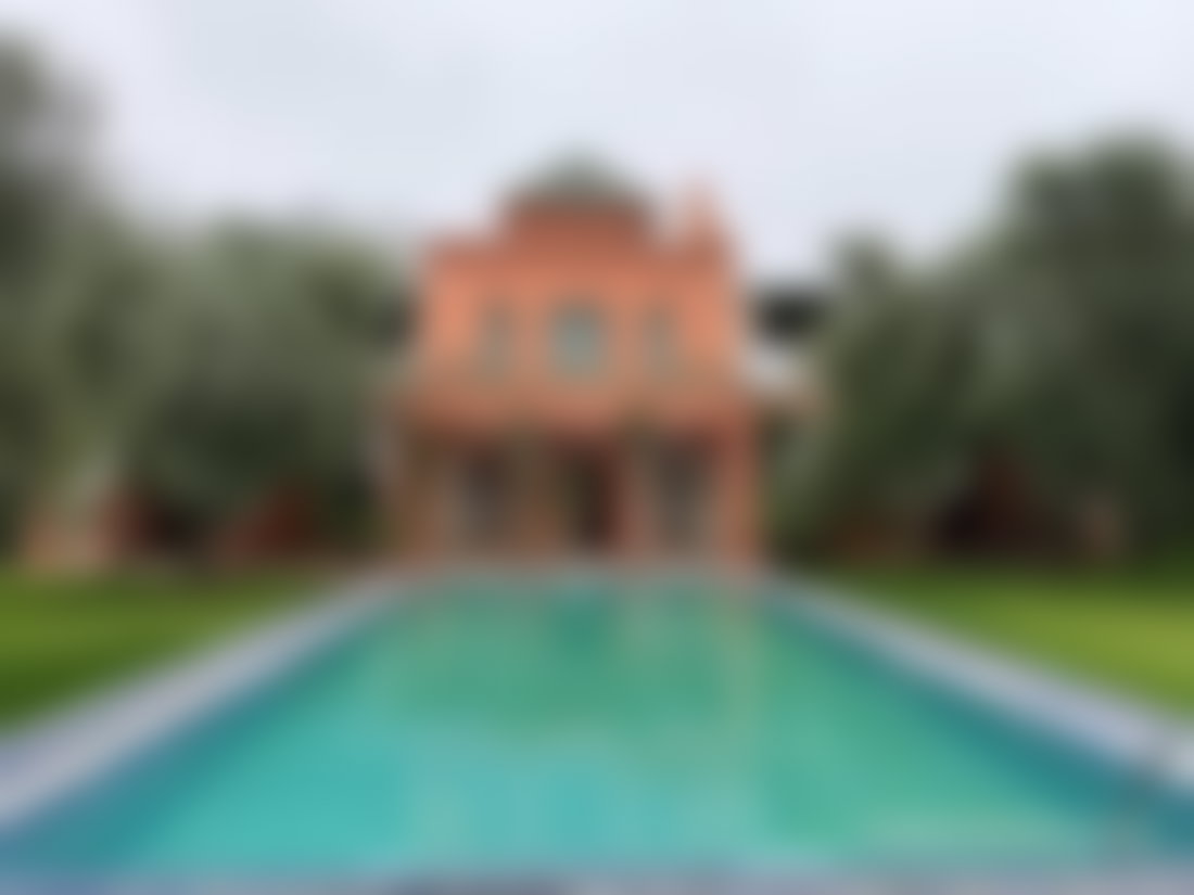Villa neuve aux Portes de Marrakech, jardin et piscine