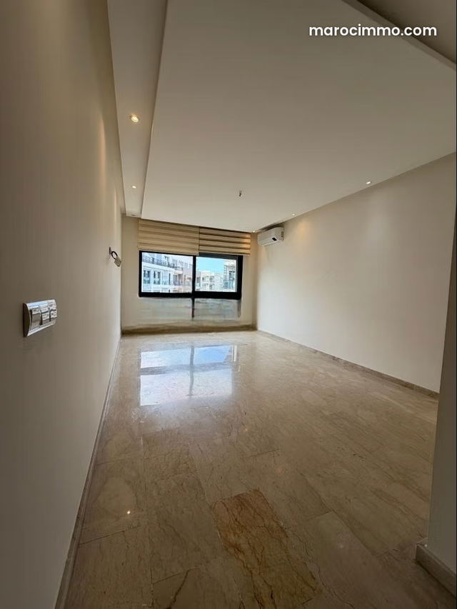 Superbe appartement bien ensoleillé avec balcon — Casablanca