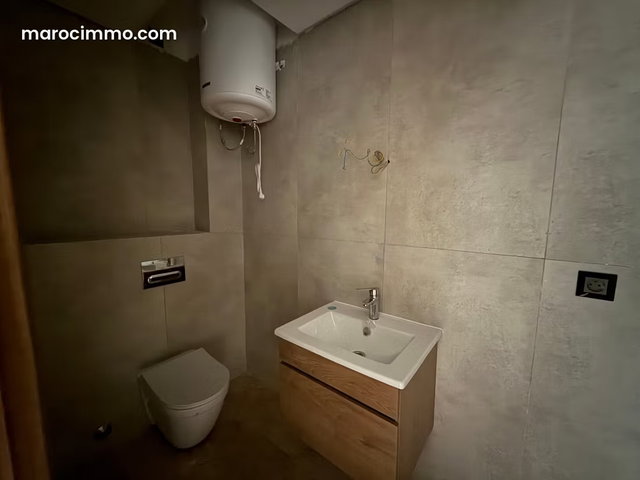 Duplex en location à Camp Al Ghoul. Vector Hugo Superficie 85 m². Conciergerie à disposition, système de climatisation — 2