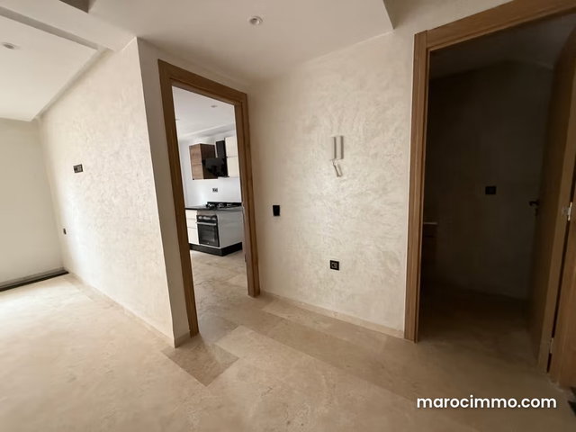 Duplex en location à Camp Al Ghoul. Vector Hugo Superficie 85 m². Conciergerie à disposition, système de climatisation — 3