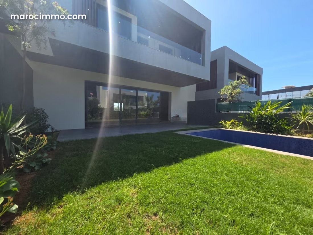 350 m² Villa with Swimming Pool for Rent in Aïn Diab, Casablanca — Casablanca