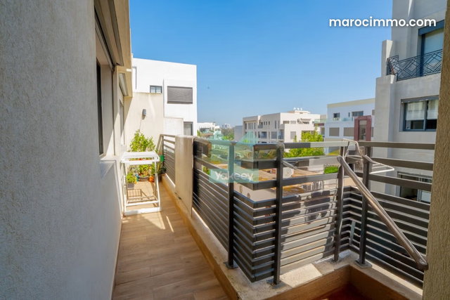 Beautiful high-floor south-facing apartment — 4