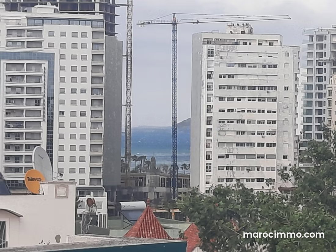 370 m² Villa to Renovate on a Large 550 m² Plot, Nzaha, Tangier — Tangier