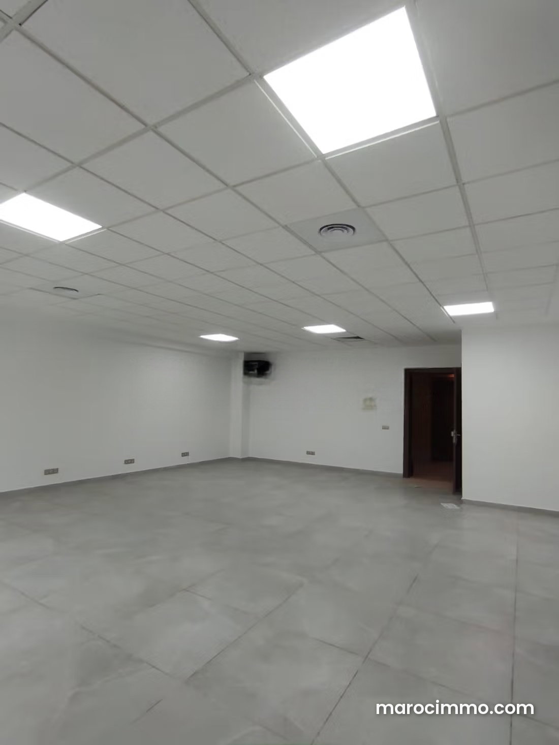 73 sqm Air-Conditioned Office with Parking, Sidi Maarouf, Casablanca — Casablanca