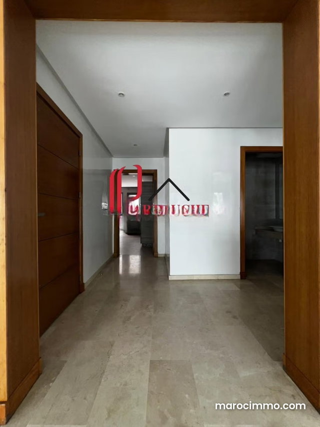 3ch vide Gauthier immeuble récent 165m2 — 3