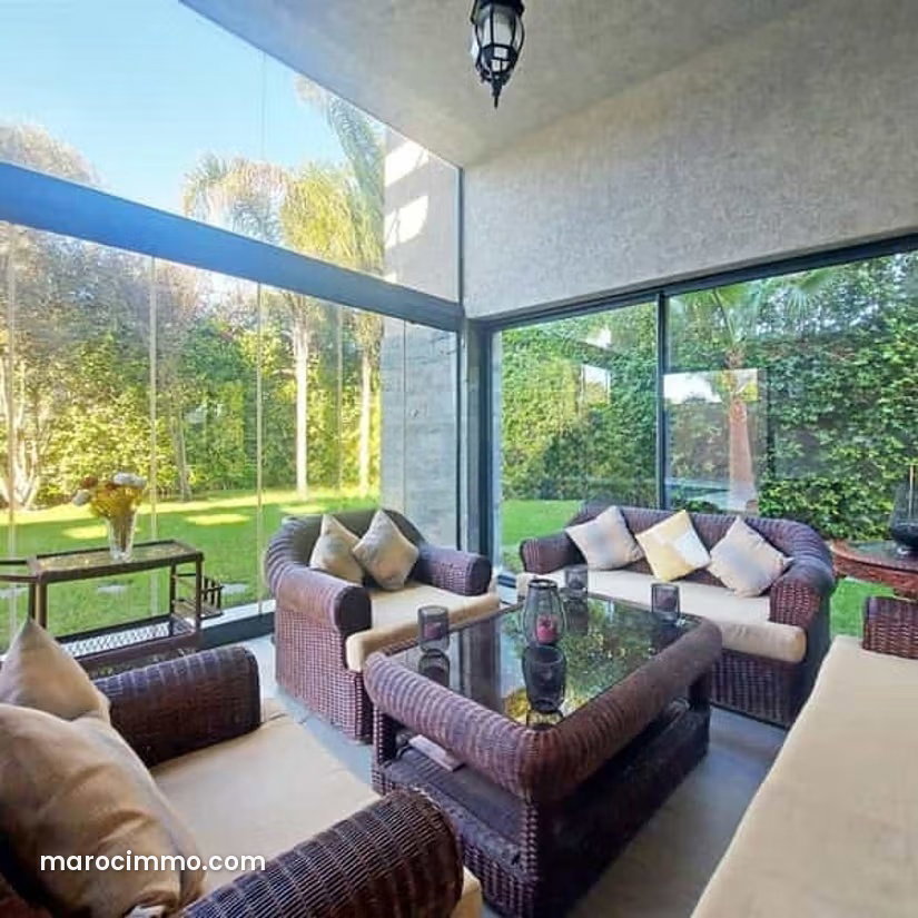 570 sqm villa with garden in central Bouskoura, 4 bedrooms — Bouskoura
