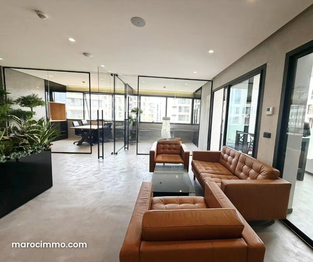 Beau bureau à louer à Casablanca Finance City. Superficie 176 m². Parking et terrasse — 2