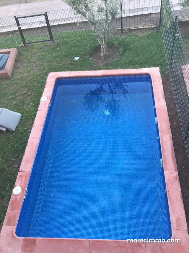 Pavillon de standing avec piscine privée et jardin — 2