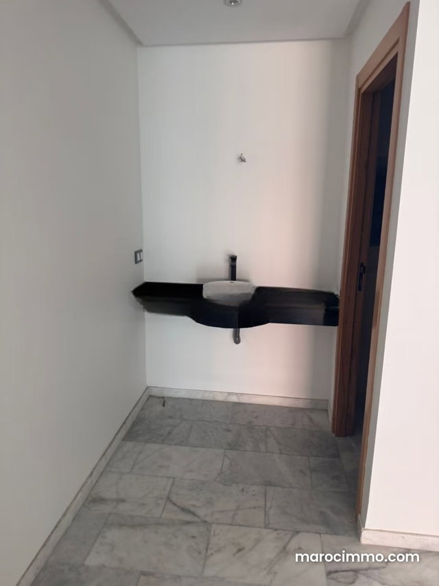 Luxury Apartment 2 Minutes from Eden Square — 5