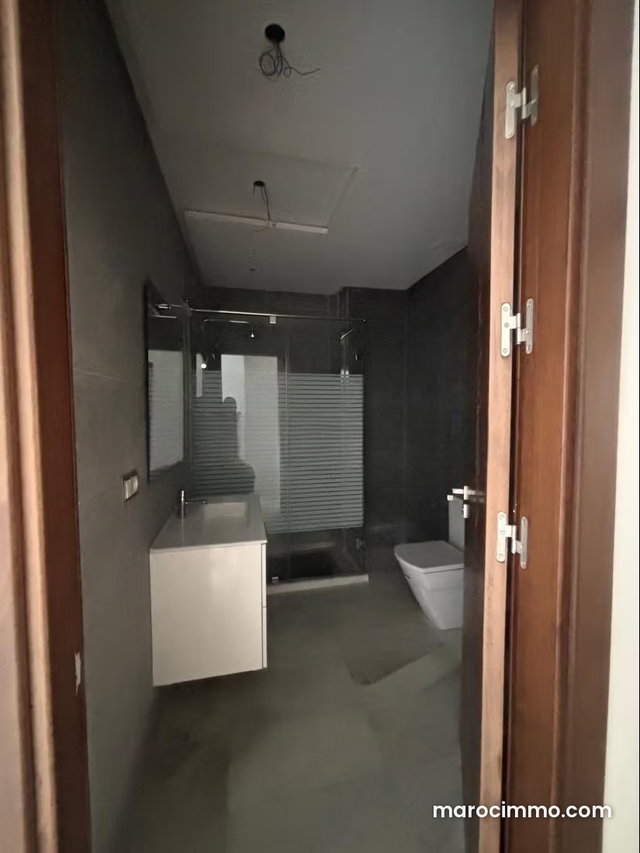 Appartement à l'achat à Marchan. 3 belles chambres. Concierge et climatisation — 5
