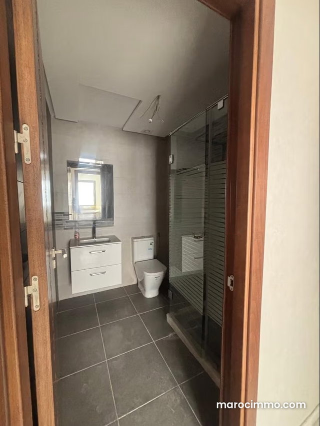 Appartement à l'achat à Marchan. 3 belles chambres. Concierge et climatisation — 4