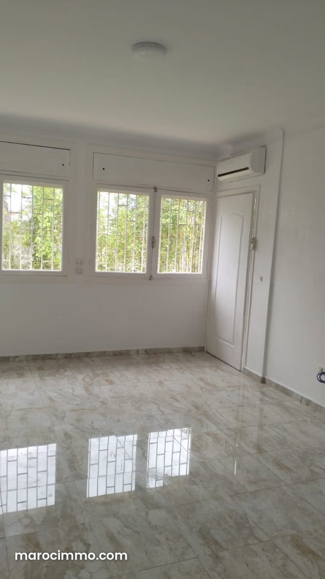 Location de bureaux en Hassan Centre Ville. Superficie 700 m². Porte blindée et système de double vitrage — 2