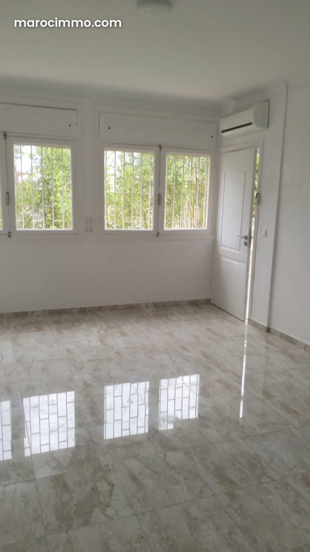Location de bureaux en Hassan Centre Ville. Superficie 700 m². Porte blindée et système de double vitrage — 5