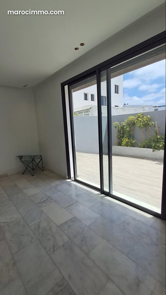Studio Vide a Louer à Oasis — 3