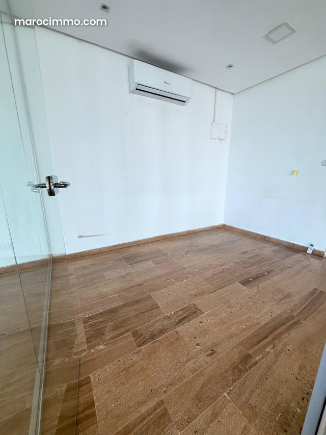 Offices for rent in Maârif. 130 m² area. Steel door and double glazing system — 4