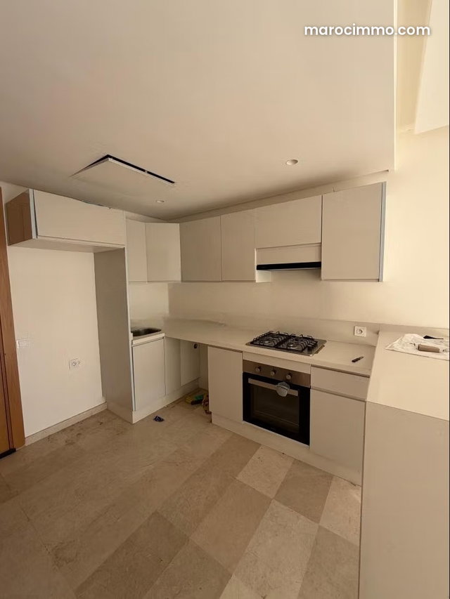 À louer — Appartement salon chambre, proche de l’Hôpital Cheikh Khalifa — 2