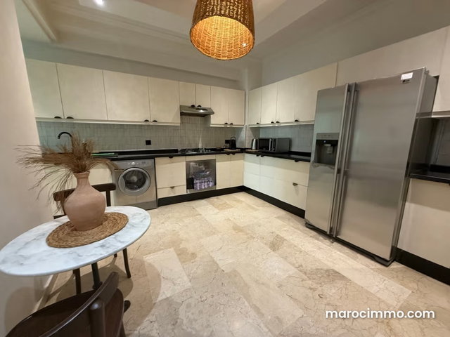 Location d'un appartement à Racine. 3 grandes pièces. Bien meublé — 3