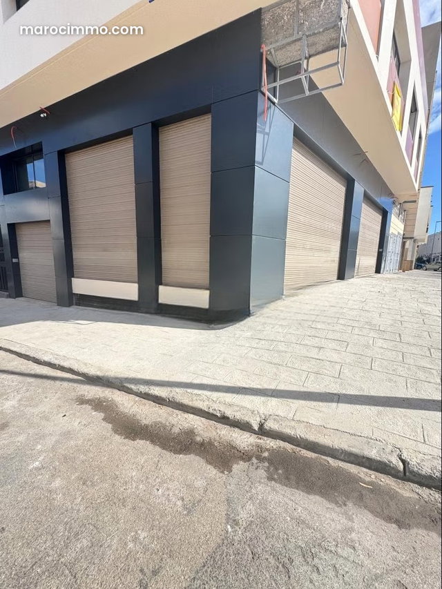 Commercial space for rent in Hay El Menzah. 100 m² surface area — 2