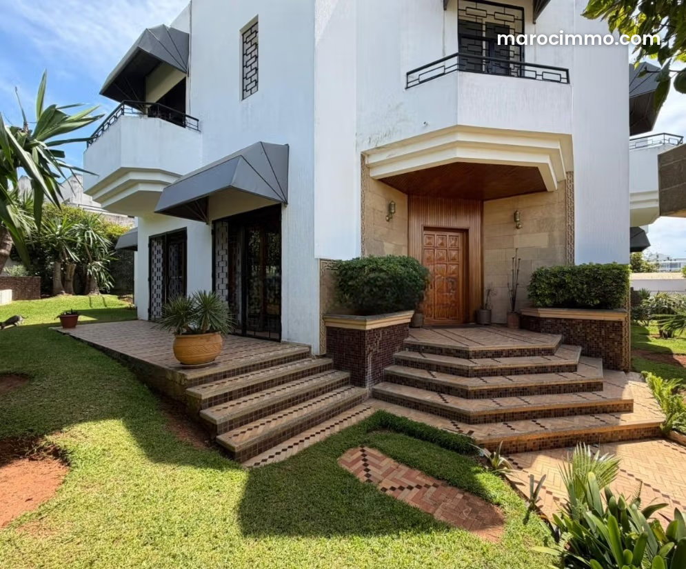 550 m² Villa with Pool and Garden, Hay Riad, Rabat — Rabat