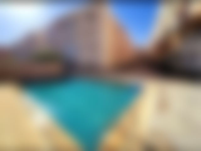 شقة مشرقة مع مسبح وحديقة للبيع بحي مبروكة في مراكش — مراكش