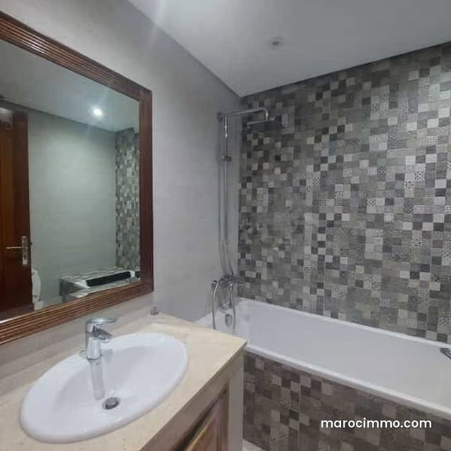 Appartement à Vendre de 203.0 m² à Casablanca, Palmier Maarif — 2