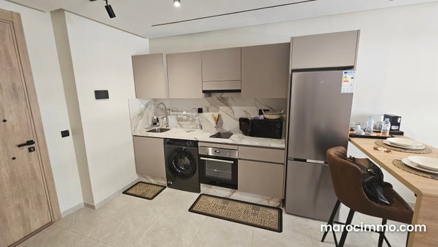 Top studio neuf meublé avec terrasse — 4