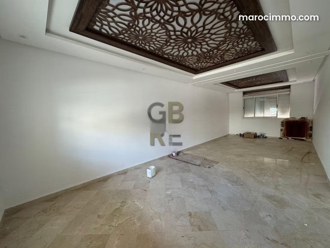 400 m² Villa with Swimming Pool for Rent in Guich Oudaya, Rabat — Rabat