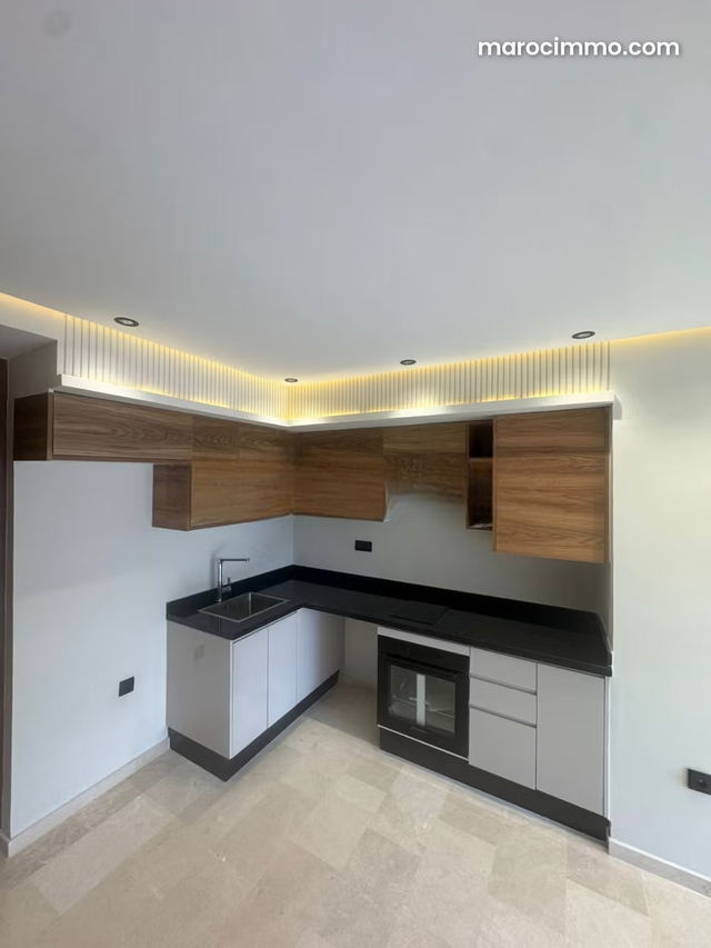 Appartement en vente à Oasis. 1 belle chambre. Salon traditionnel marocain, résidence sécurisée — Casablanca