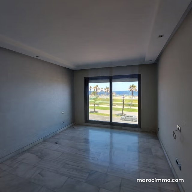 West Burgundy West Location Empty 3 Bedroom Apartment with Sea View — 5