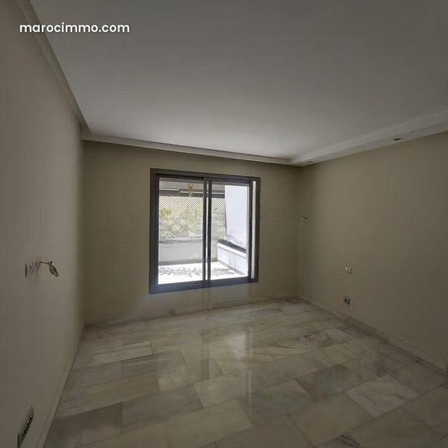 West Burgundy West Location Empty 3 Bedroom Apartment with Sea View — 3
