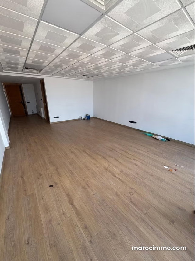 Location de bureaux 48 m2à Maârif Extension. Superficie 48 m². Double vitrage et chauffage central — 2