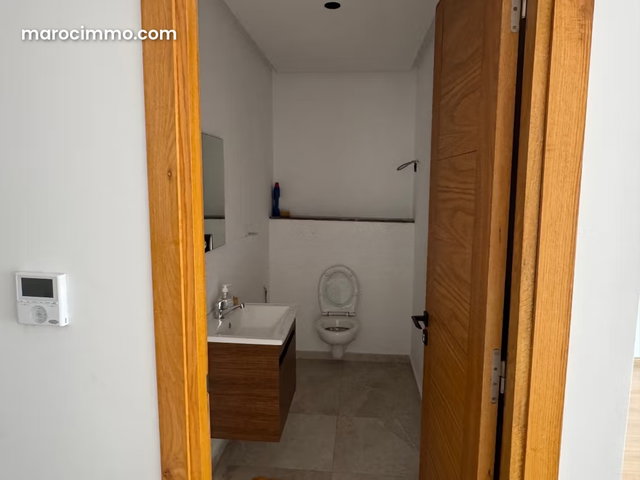 Location de bureaux 48 m2à Maârif Extension. Superficie 48 m². Double vitrage et chauffage central — 4