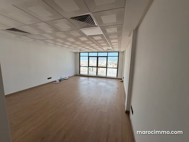 Location de bureaux 48 m2à Maârif Extension. Superficie 48 m². Double vitrage et chauffage central — الدار البيضاء