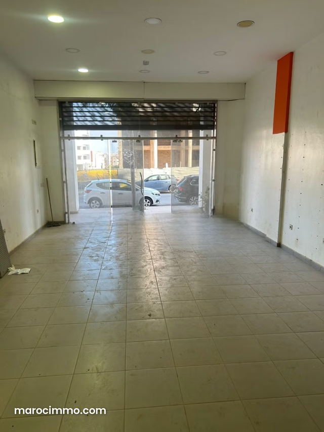 Beau local commercial en location à Hay Mohammadi. Surface de 200 m². Sécurisé 24/24 — Agadir