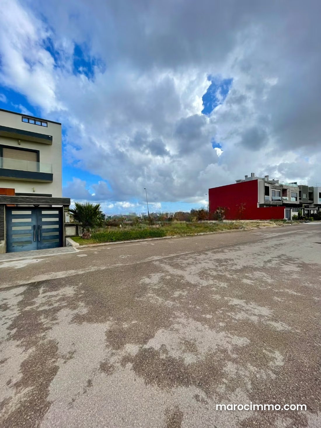 Terrain 405 m² à Almaz Casablanca, 3 façades, titré — Casablanca