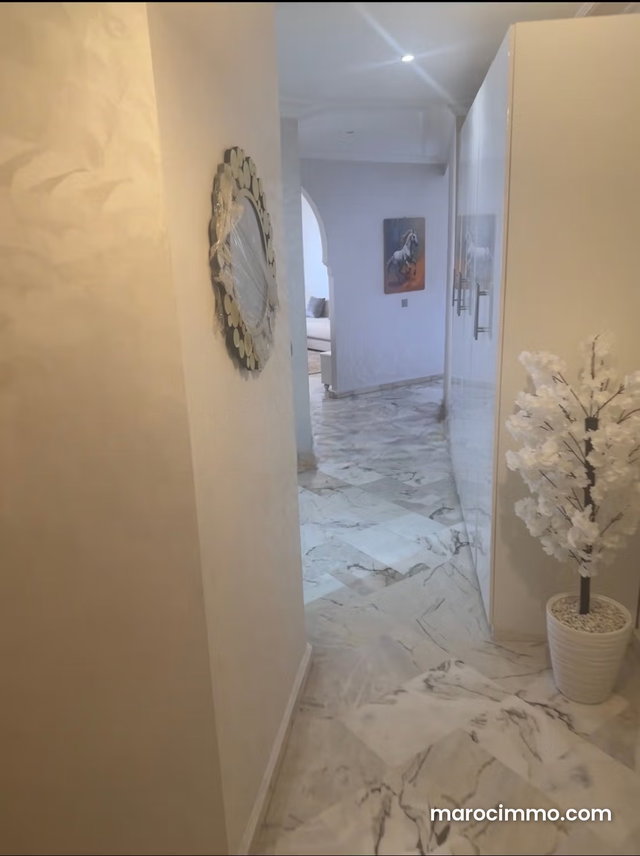 Très bel appartement 2 ch en location longue durée, uniquement pas de sous Location âpres ancien hôpital militaire, 2 chambres. Bien meublé — 5