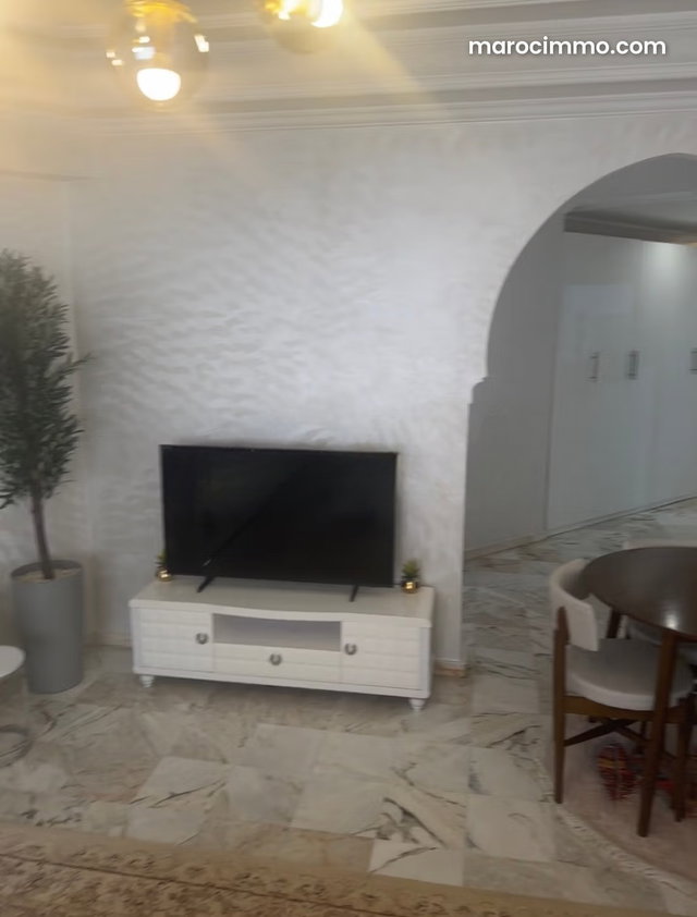 Très bel appartement 2 ch en location longue durée, uniquement pas de sous Location âpres ancien hôpital militaire, 2 chambres. Bien meublé — 4