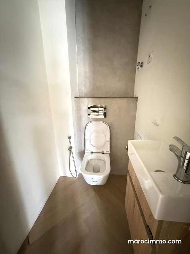 Beautiful offices for rent in California. Total area 60 sqm. Secure residence and safe door — 5
