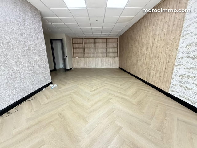Beautiful offices for rent in California. Total area 60 sqm. Secure residence and safe door — 2