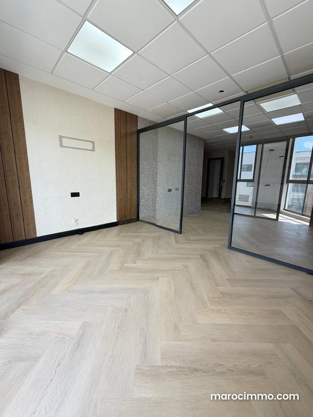 Beautiful offices for rent in California. Total area 60 sqm. Secure residence and safe door — 3