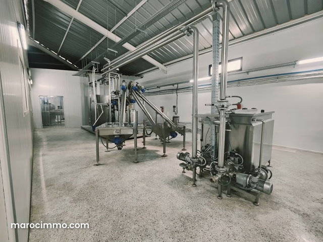 Usine en vente à Aïn Sebaâ. Surface de 1400 m² — 5