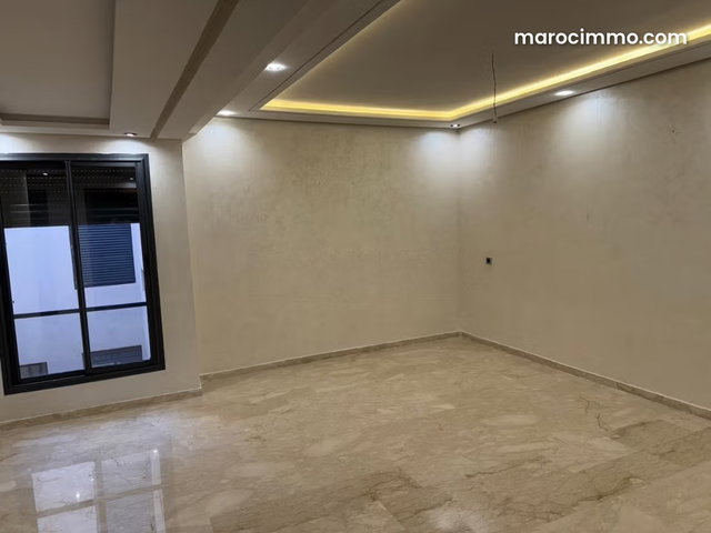 Rent this apartment in Hivernage. 3 spacious rooms. Satellite dish, secure residence — 3