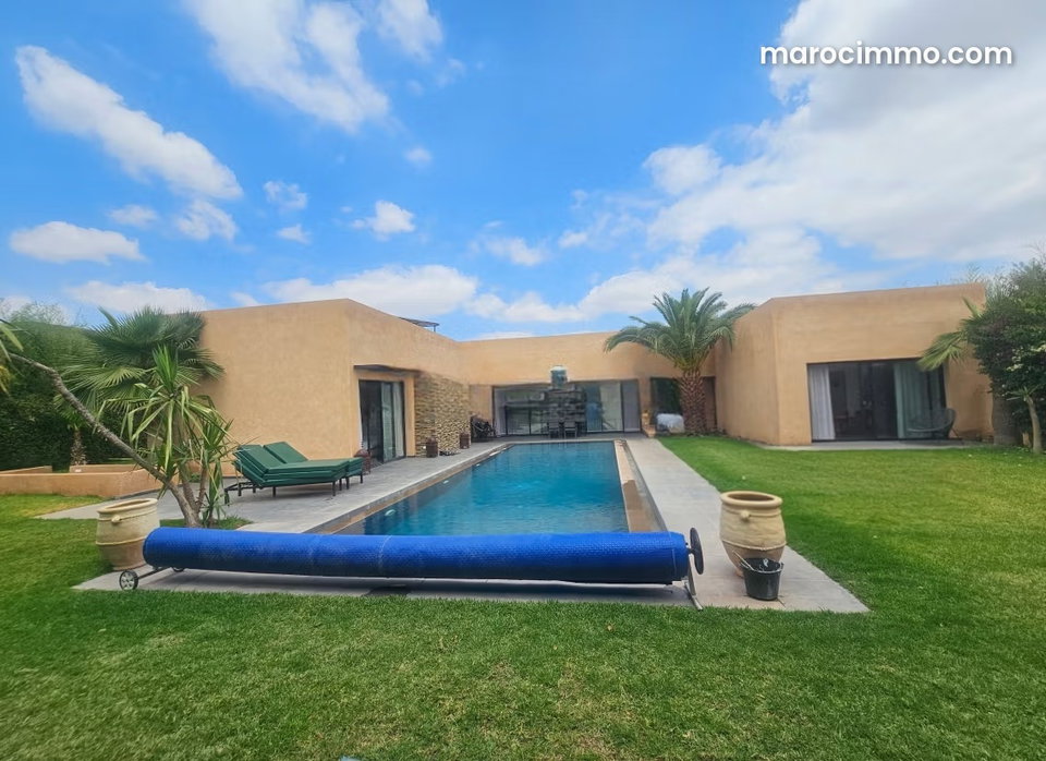 Magnifique villa à vendre à Route de l'Ourika. 4 chambres. Meublé
