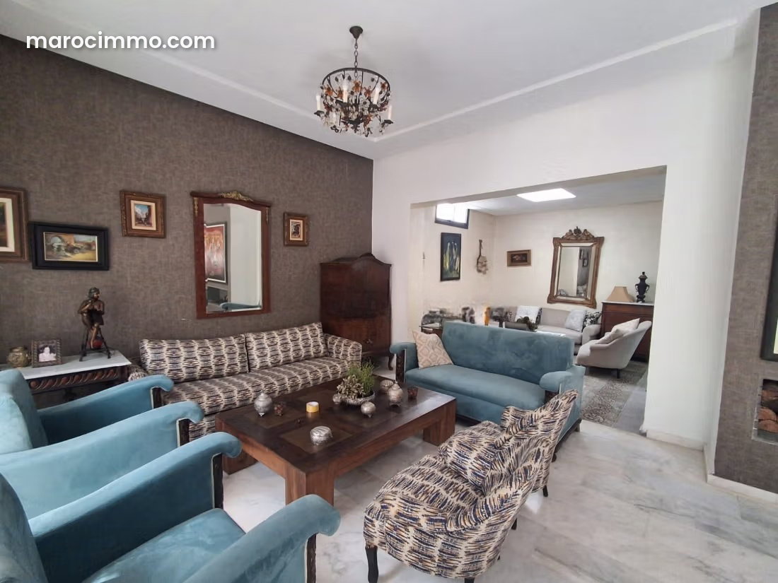 Villa 4 chambres à Dar Bouazza, 250 m² sur 3 niveaux — Dar Bouazza