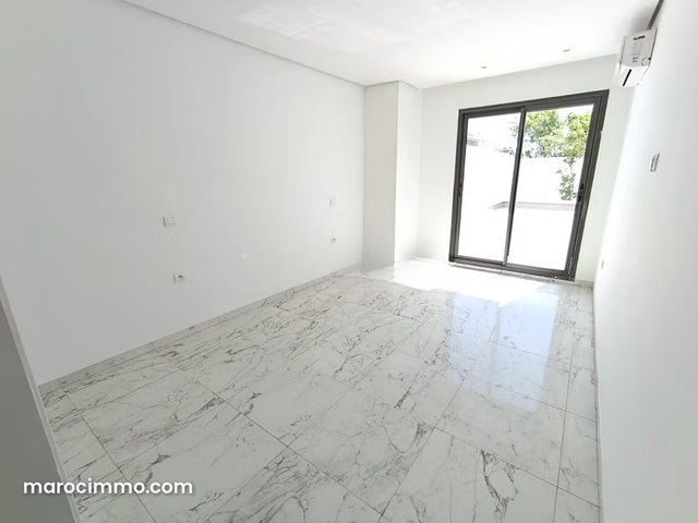 Bureau de 138m2 dont 60m2 de terrasse – Route d’el Jadida — 4