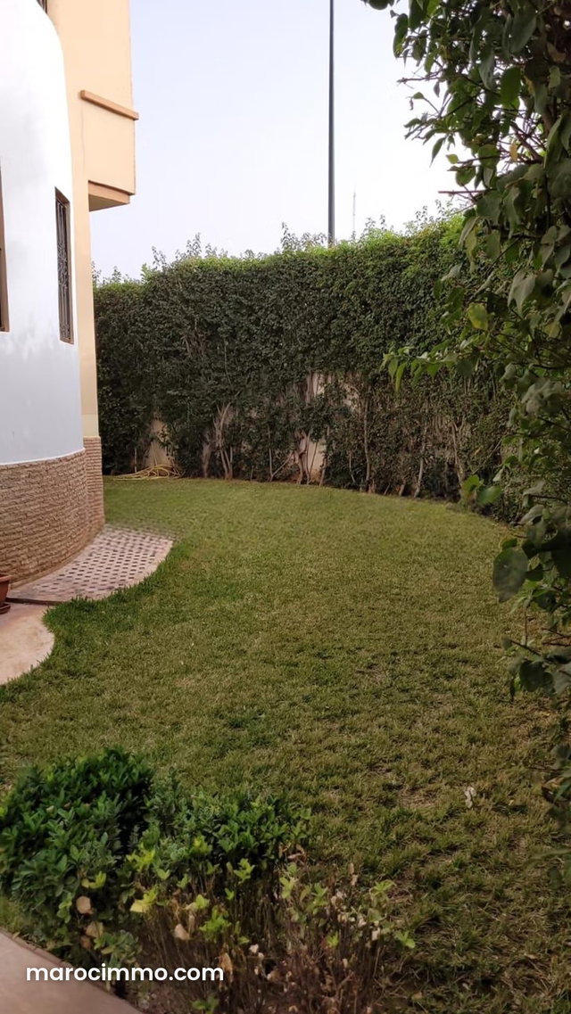 Magnifique villa à louer à Jawhar. Surface totale 750 m². Bien meublé — 3